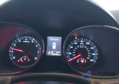 2015 Hyundai Santa Fe Sport 2.4L z USA, uszkodzony, nr VIN 5XYZTDLB4FG251223